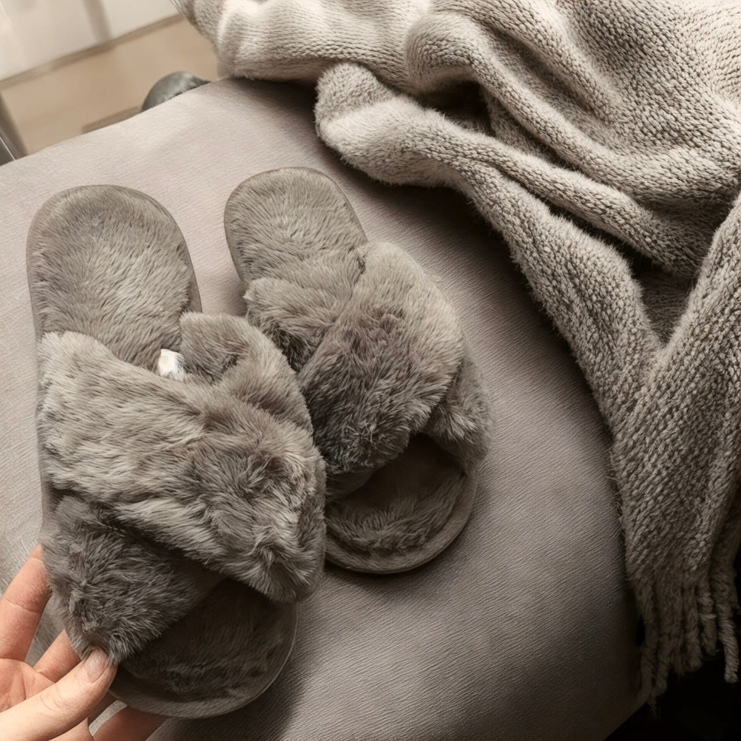 Nordic Cozy Cross Band Slippers